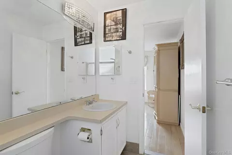 Bath - 67 Winchester Ave, Peekskill, NY 10566 photo 2 of 4
