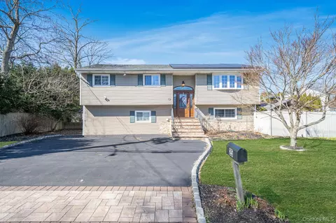 25 Verleye Ave, East Northport, NY 11731
