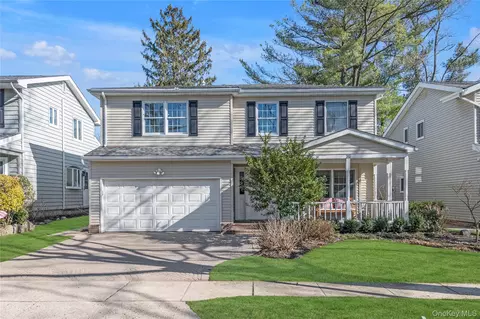 20 Seagull Ln, North Hempstead, NY 11050