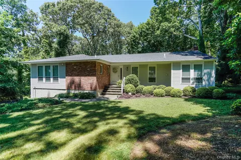 39 Lotowana Ln, Stony Brook, NY 11790