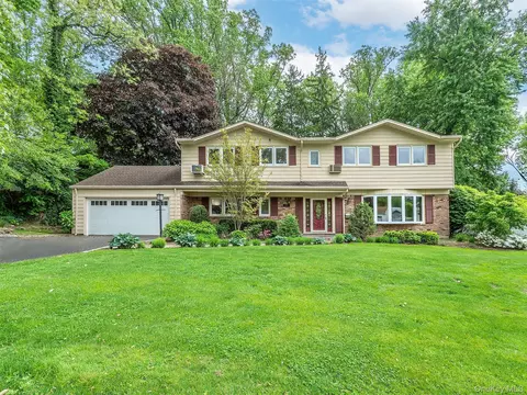 149 Chestnut Rd, North Hempstead, NY 11030