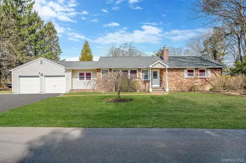 7 Judith Dr, Greenlawn, NY 11740