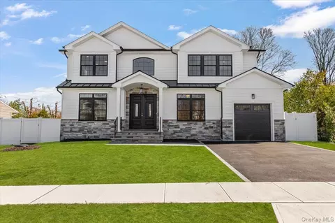 32 Sherman Rd, Old Bethpage, NY 11804