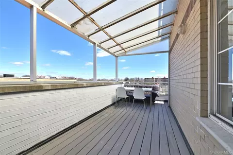 31-18 Union St #7A, Flushing, NY 11354