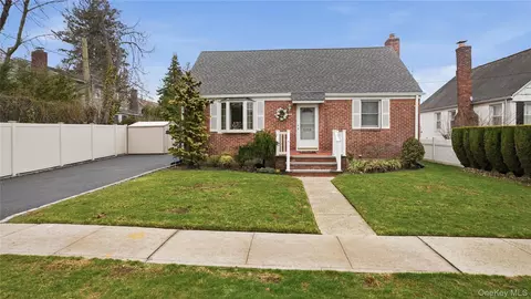 358 Kensington Rd S, Garden City, NY 11530