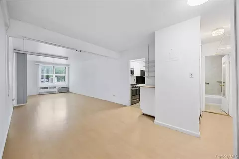 142-05 Roosevelt Ave #331, New York, NY 11354