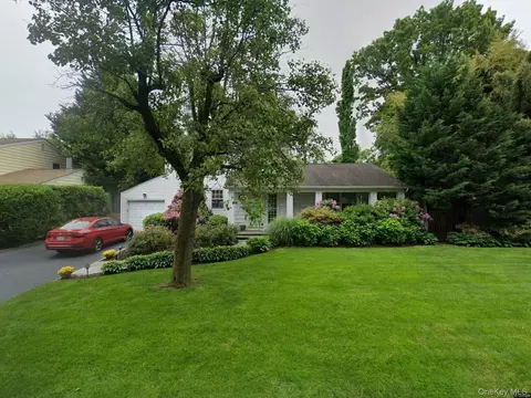 29 Argyle Rd, North Hempstead, NY 11507