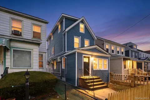 90-48 204 St, New York, NY 11423