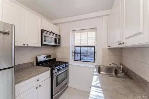 7811 Main St #1G, New York, NY 11367