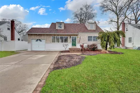 214 Whittier Ave, North Babylon, NY 11703