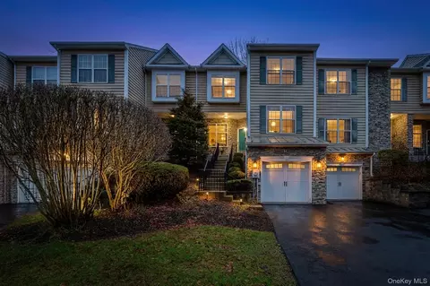 811 Huntington Dr, Fishkill, NY 12524