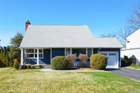 175 Meadow St, Garden City, NY 11530