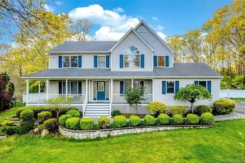 212 Fairway Dr, Wading River, NY 11792