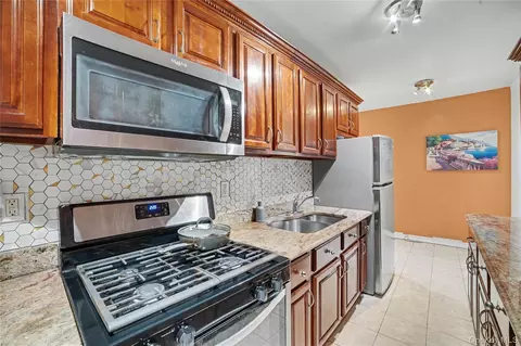 Kitchen - 29 Abeel St #3A, Yonkers, NY 10705 photo 2 of 4