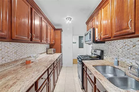 Kitchen - 29 Abeel St #3A, Yonkers, NY 10705 photo 3 of 4