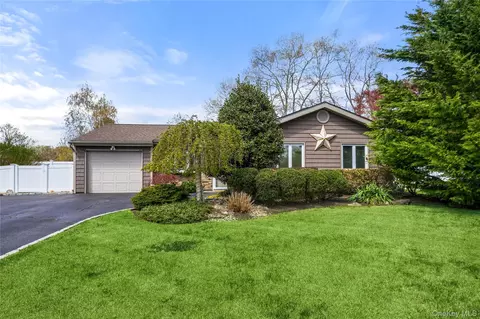 21 Elkin Dr, Middle Island, NY 11953