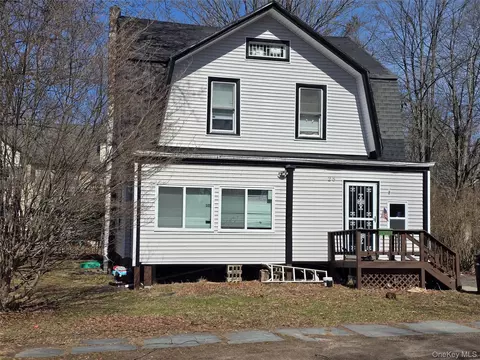 28 Lake St, Thompson, NY 12701