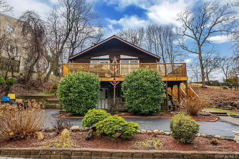 111 Friendship Dr, Rocky Point, NY 11778