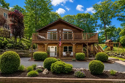 111 Friendship Dr, Rocky Point, NY 11778