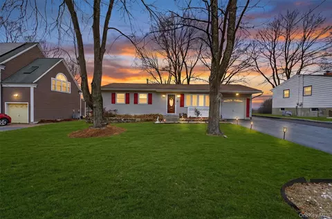 18 Cardinal Dr, Poughkeepsie, NY 12601