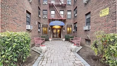 8384 116th St #5G, Richmond Hill, NY 11418