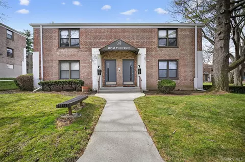 13 W Mill Dr #4A, North Hempstead, NY 11021