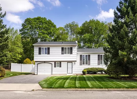 7 Mount Mckinley Ave, Farmingville, NY 11738