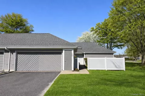 188 River Dr, Moriches, NY 11955