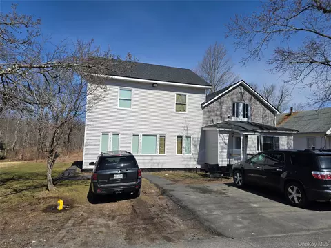 35 Woodcliff Ave, Thompson, NY 12701