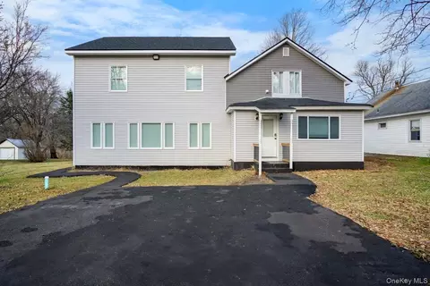 35 Woodcliff Ave, Thompson, NY 12701