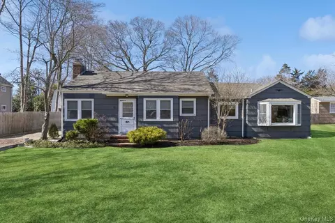51 Lockitt Dr, Riverhead, NY 11901