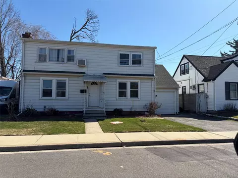 18 Myers Ave, Hicksville, NY 11801