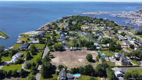 100 Awixa Ave # A, Islip, NY 11706