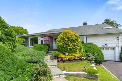 57 Merry Ln, Jericho, NY 11753