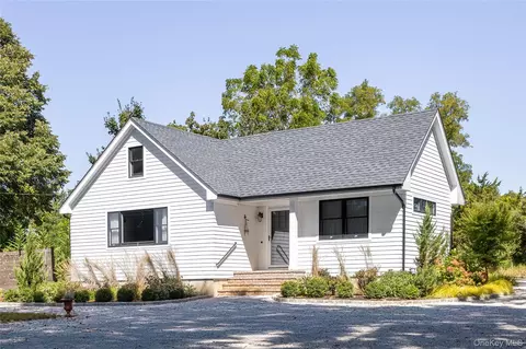 1260 Main Rd, Riverhead, NY 11901
