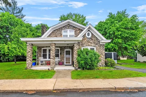 12 Sand St, Garnerville, NY 10923