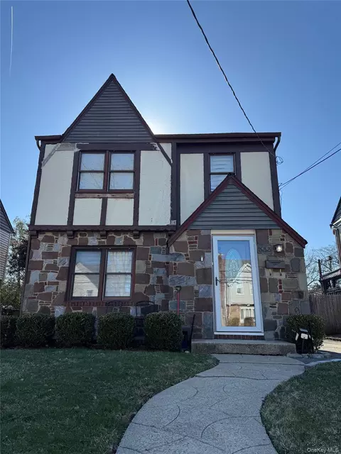 333 Foch Blvd, North Hempstead, NY 11501