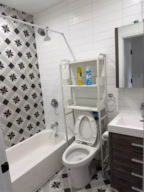 91 E 54th St #2R, Brooklyn, NY 11203