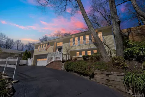 3 Glen Way, Cold Spring Harbor, NY 11724