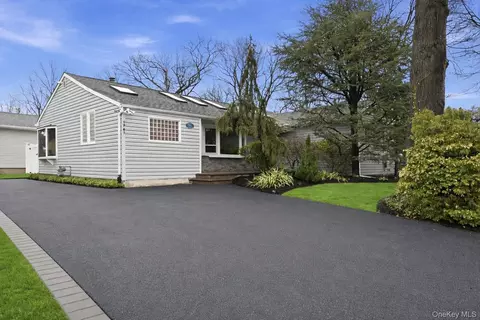 1261 Meadowbrook Rd, Merrick, NY 11566
