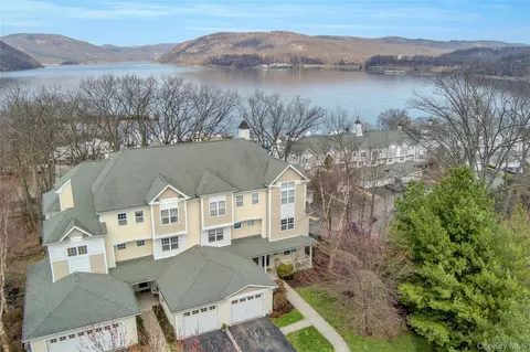 614 Viewpoint Ter, Peekskill, NY 10566