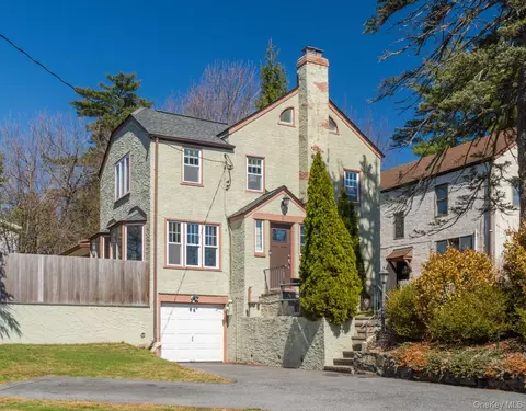 5 Rutgers Pl, Greenburgh, NY 10530
