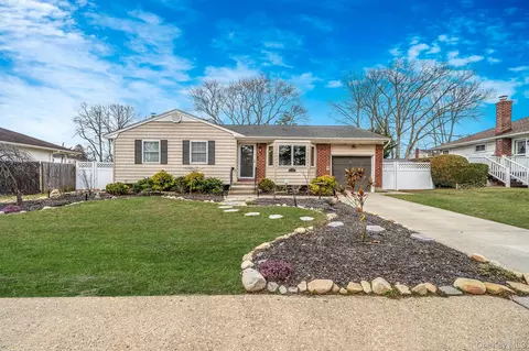 14 Burlington Ave, Deer Park, NY 11729
