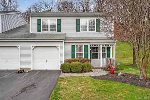 27 Tall Tree Ln, Poughkeepsie, NY 12601