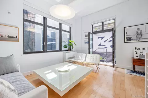 242 S 1st St, Brooklyn, NY 11211