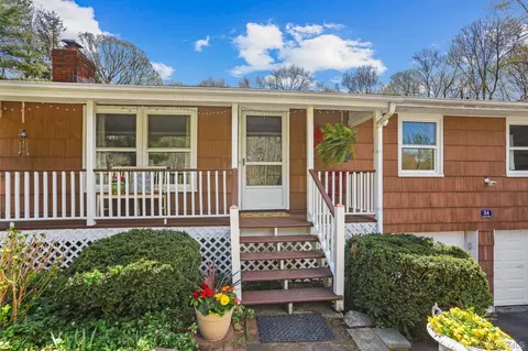 34 Glen Dr, Lewisboro, NY 10590