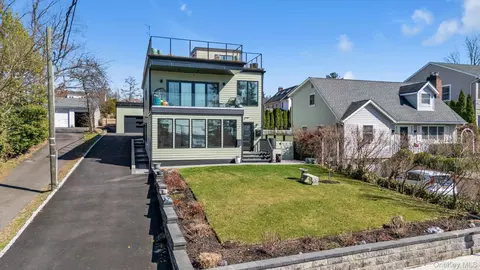 37 Carlton Ave, North Hempstead, NY 11050