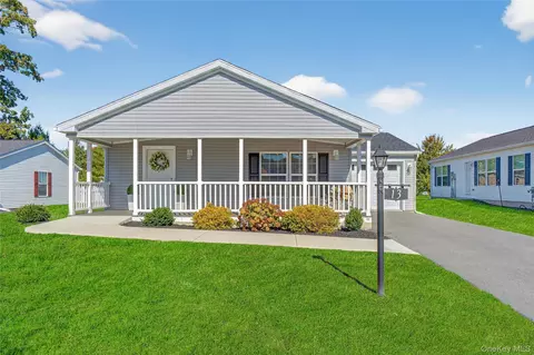13 Orlando Dr, Arlington, NY 12603