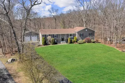 26 Drovers Ln, Southeast, NY 10509