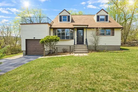 160 E Willow Tree Rd, Ramapo, NY 10977